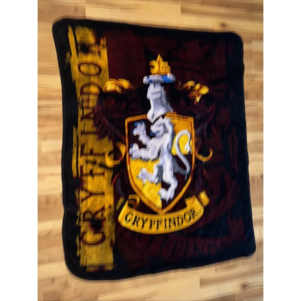Harry Potter Battle Flag Gryffindor Super Plush Soft Throw Blanket 46